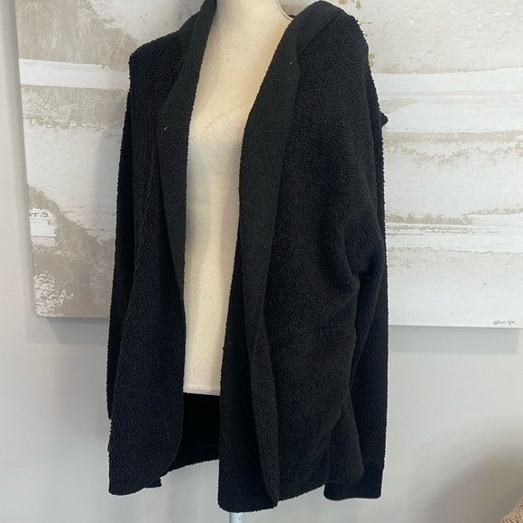 Hem & Thread oversized hooded sherpa with pockets in Black - Picture 1 of 2